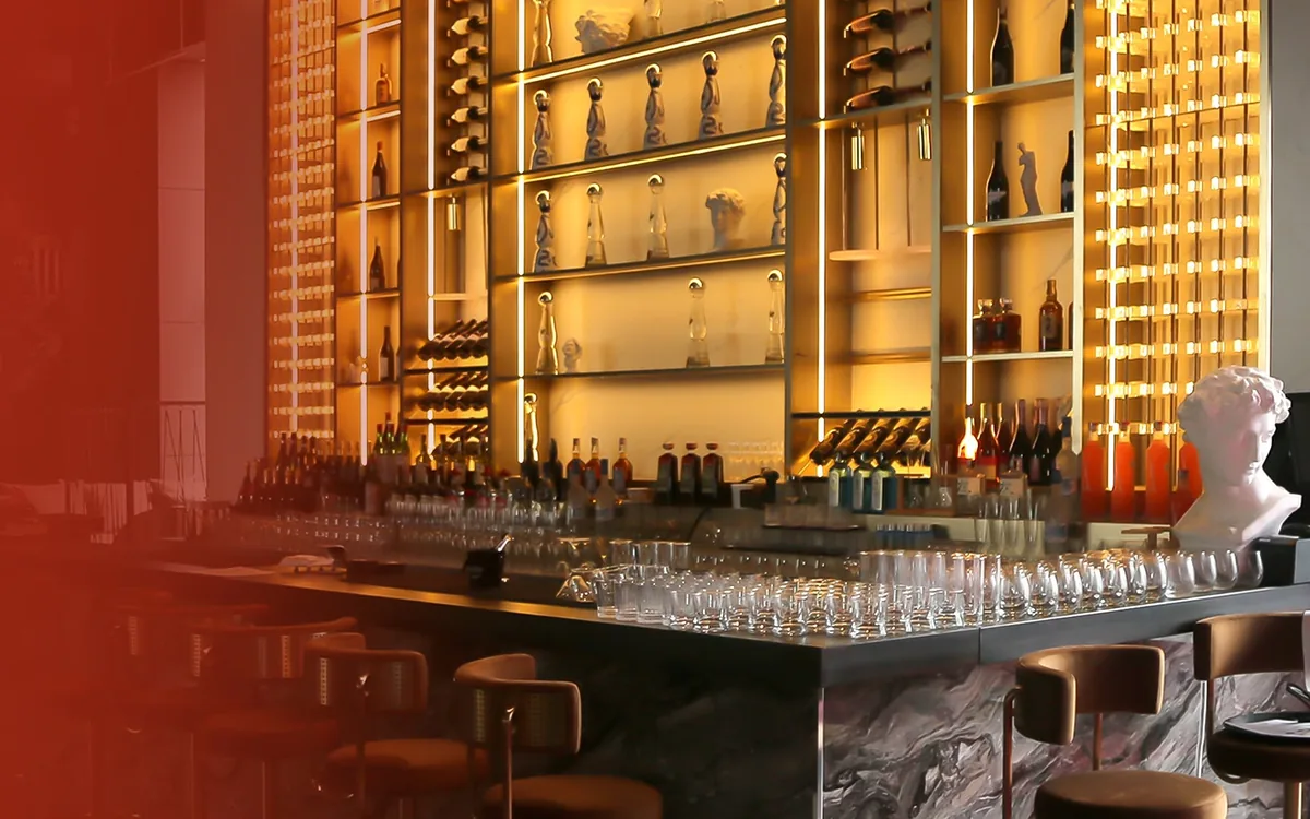 Helios Cocktail Bar-ын баарны тавиур